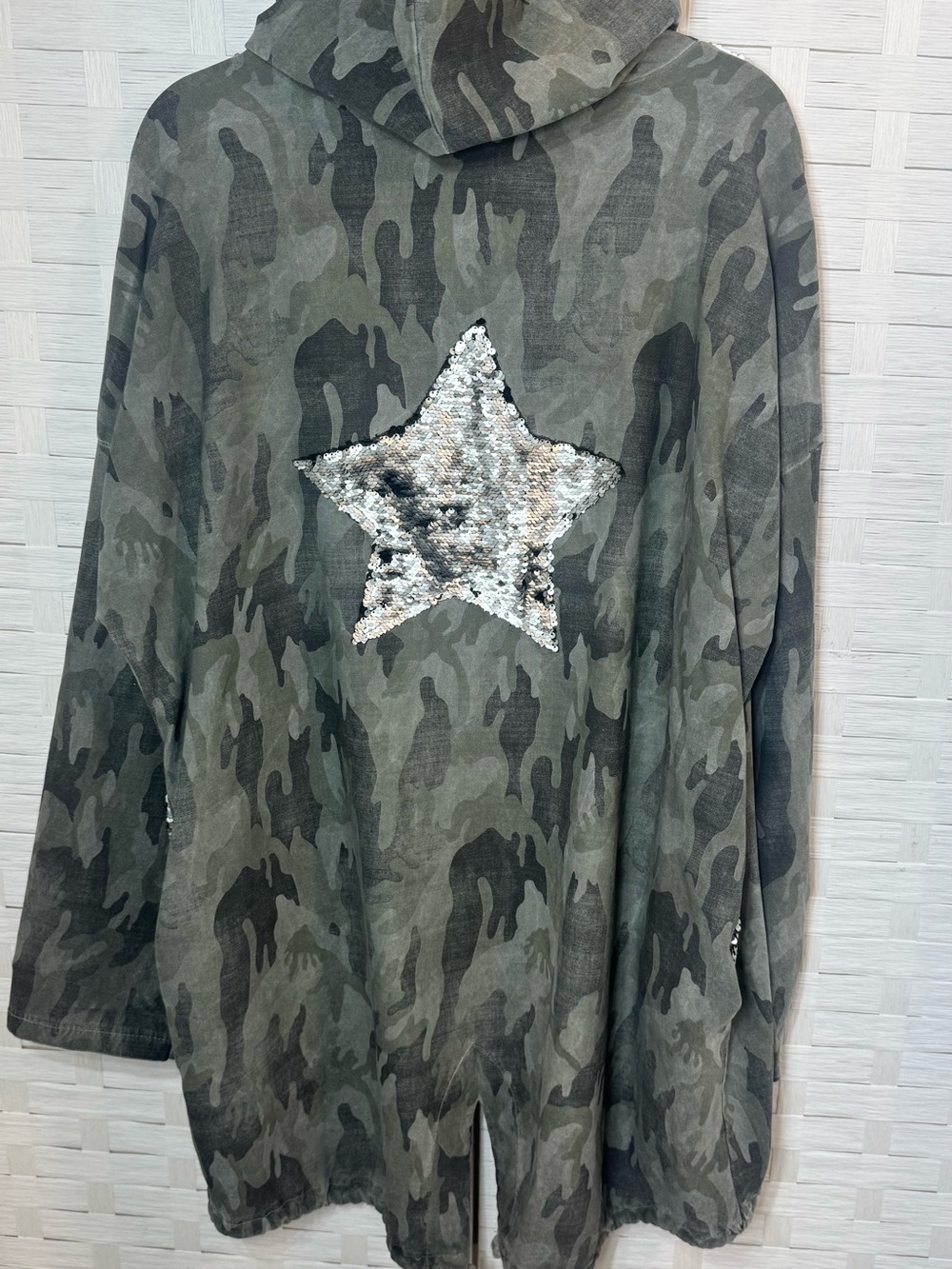 New Collection Boutique Camo Sequined Open Front Lightweight Hooded Jacket - Picture 6 of 13